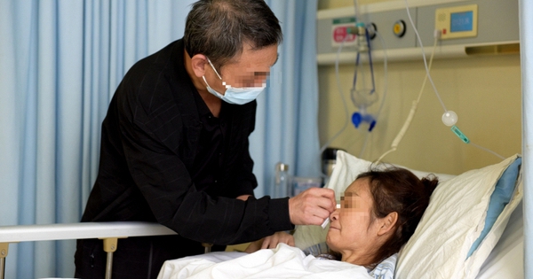 Người phụ nữ 50 tuổi bị tê chân nhưng lại phát hiện ung thư đại trực tràng giai đoạn cuối, không thể phẫu thuật