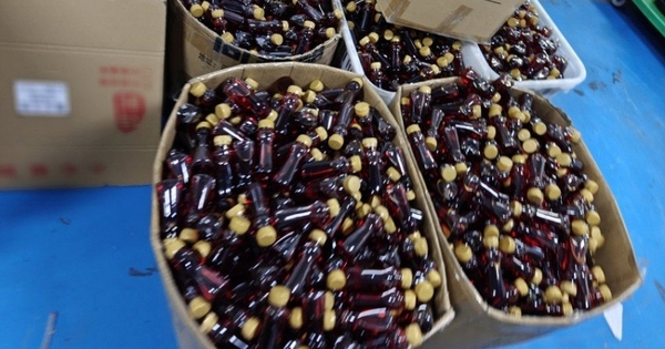 Đột kích đường dây sản xuất gia vị lẩu giả bán cho nhiều nhà hàng lớn: Tiêu thụ 6,5 triệu chai, tổng giá trị hơn 54 tỷ đồng