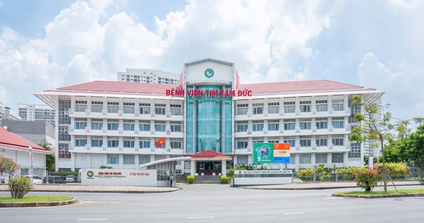 Bệnh viện hiếm hoi trên sàn chứng khoán đang trả thù lao cho 500 bác sĩ, điều dưỡng thế nào? Có người thu nhập 4,9 tỷ đồng