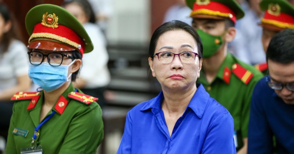 Đấu giá 3 xe sang vụ Vạn Thịnh Phát: Maybach biển 