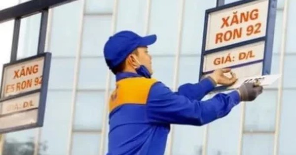 Giá xăng dầu tiếp tục giảm, có loại giảm hơn 1.000 đồng/lít