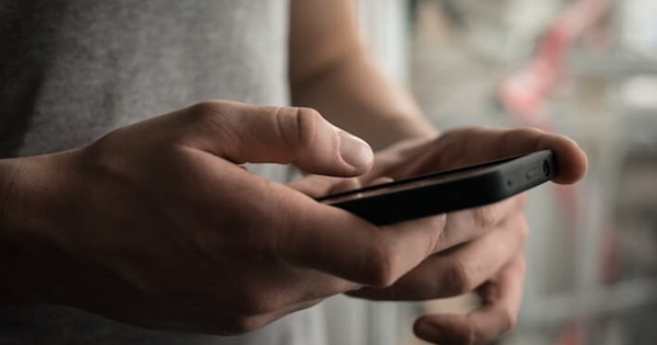 Tất cả người dân có tài khoản ngân hàng chú ý: Thấy dòng chữ này trên điện thoại, tắt nguồn ngay để tránh mất tiền oan