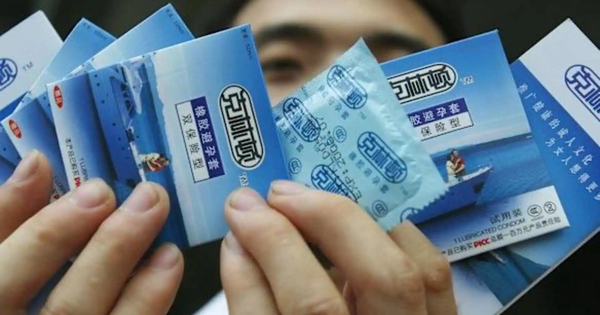 Người Trung Quốc kêu gọi nhau tích trữ số lượng lớn bao cao su