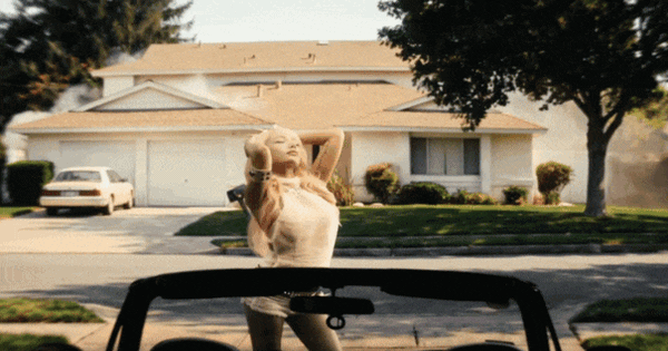 Vbiz có mỹ nhân thu hút như gái Tây, ra nhạc leo xu hướng quốc tế nhưng ở Việt Nam thì lạ lắm