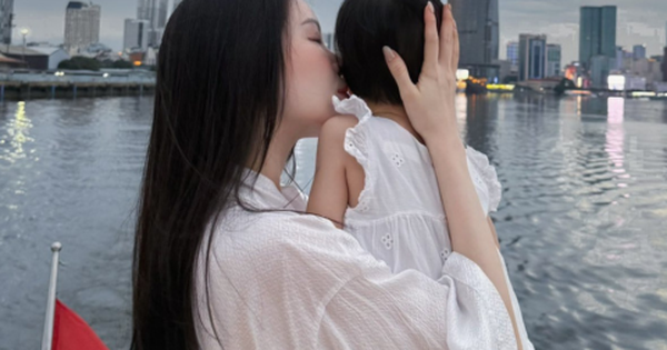 Tiểu thư Việt được giấu kín bưng: Mẹ là hot girl Hà thành, bố là con trai tỷ phú, họ hàng toàn nhân vật đình đám