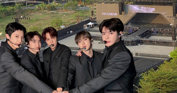 Khách nhận phòng khách sạn view thẳng sân khấu concert EXO tại TP.HCM: 