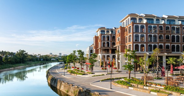 1 khách sạn ở Huế đang gây chú ý với kiến trúc lấy cảm hứng di sản từ đại nội: Chỉ cách sông Hương 5 phút đi bộ, có sân pickleball riêng tư