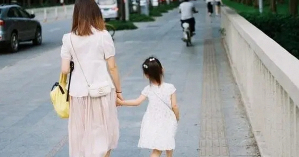 Già rồi tôi mới nhận ra: Đừng bao giờ thể hiện 4 hành vi này trước mặt con cái!