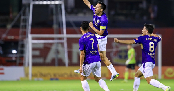 Văn Quyết bị cấm thi đấu 1 trận tại V.League