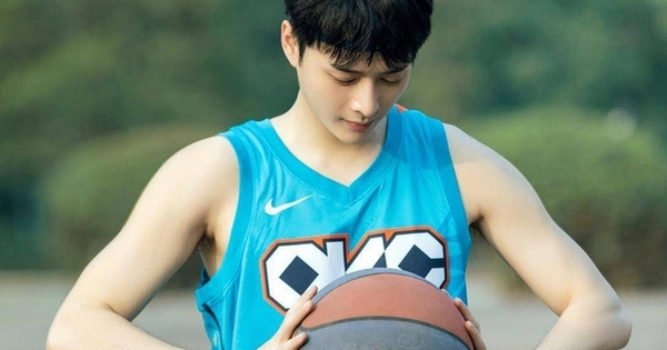 Nam diễn viên 9X điển trai biến mất khỏi showbiz suốt 3 năm, nay công khai vợ hơn 8 tuổi và con gái sinh non nặng có 1,18kg