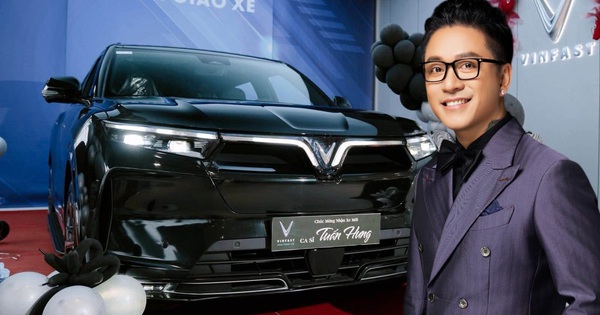 Tuấn Hưng chốt thêm VinFast VF 9 thứ 2 với màu tương phản chiếc đầu được vợ tặng