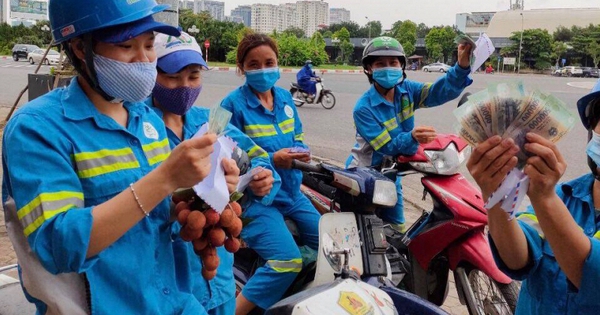 Bộ Chính trị thống nhất tăng lương cơ sở từ 1/7: Những ai được hưởng?