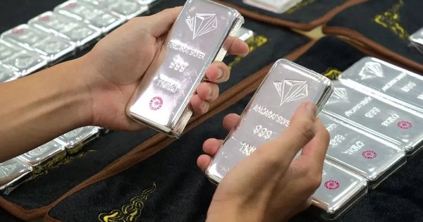Giá bạc biến động mạnh sau tuyên bố của Tổng thống Donald Trump