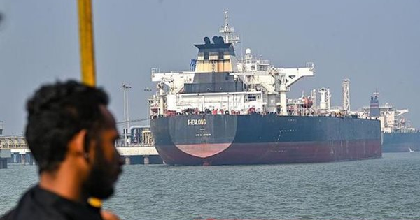 Được Mỹ 'bật đèn xanh', tàu chở 600.000 thùng dầu Iran ung dung vượt eo biển Hormuz đến thẳng một quốc gia, không phải Nga hay Trung Quốc