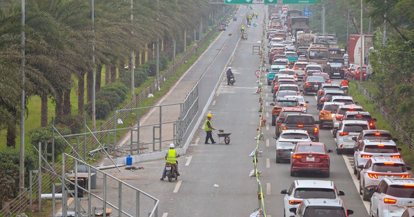 Rào chắn thi công metro số 5, Đại lộ Thăng Long tắc dài