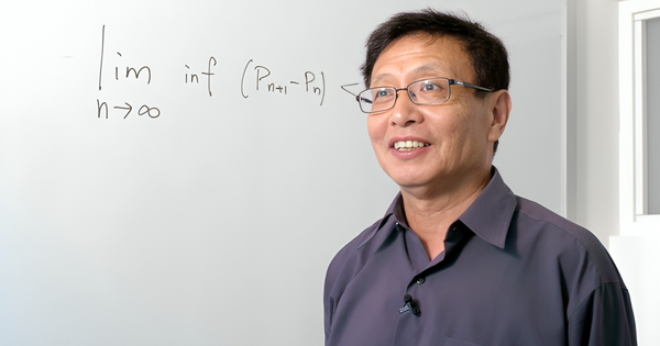 Tiến sĩ thất nghiệp, làm shipper 7 năm vươn lên thành nhà Toán học nổi tiếng thế giới ở tuổi 55