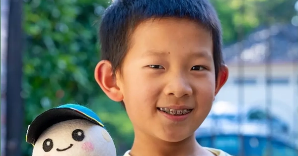 Vượt hơn 2.600 đối thủ, cậu bé 8 tuổi thiết kế linh vật cho tàu vũ trụ của NASA