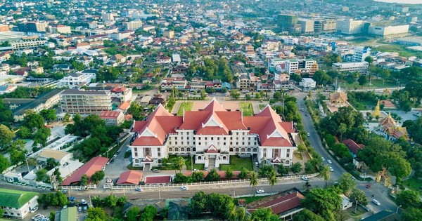 Chỉ một tháng tại nước giáp Việt Nam: Giá xăng tăng 80%, điện tăng 115%, nước tăng 43,7%