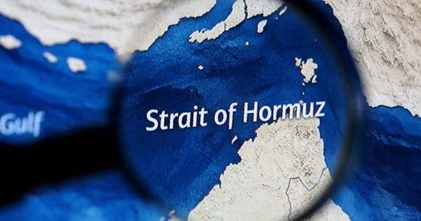 Một tàu chở 1 triệu thùng dầu thành công đi qua eo biển Hormuz, băng băng tiến thẳng đến 1 quốc gia Đông Nam Á