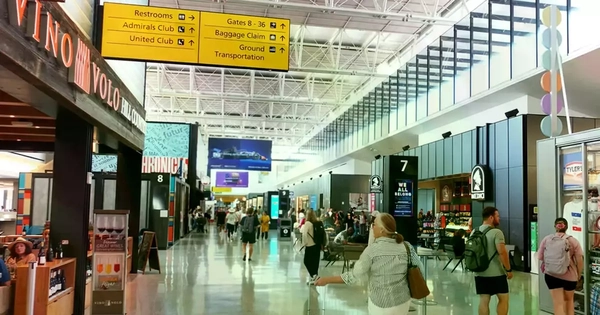 Giá vé máy bay càng ngày càng đắt