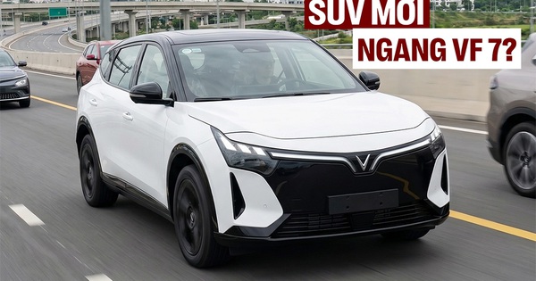 SUV VinFast mới lần đầu lộ diện trên đường: Dễ cùng cỡ VF 7, cụm đèn trước sau đều lớn, tay nắm cửa ẩn như BMW, có ADAS