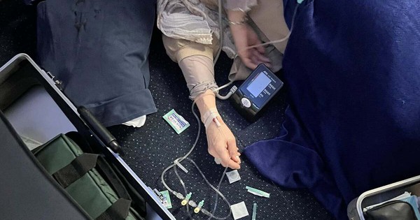 Bác sĩ Việt cứu hành khách nước ngoài ngất xỉu trên máy bay ở độ cao hơn 10.000m