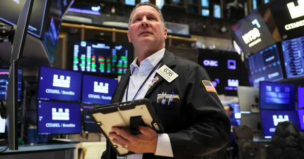 Chứng khoán Mỹ xanh rực rỡ, Dow Jones tăng dựng đứng 1.300 điểm, giá dầu sụt sâu sau thoả thuận ngừng bắn Mỹ- Iran