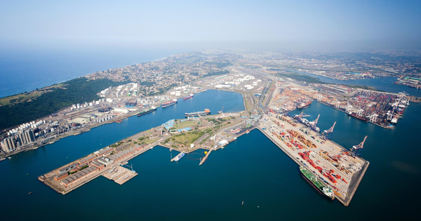 Được Iran đề xuất cùng chia phí ‘thông hành’ 2 triệu USD qua eo biển Hormuz, nước láng giềng của Tehran nói gì?