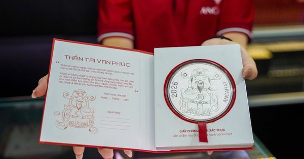 Giá bạc bật tăng hơn 1 triệu đồng/kg