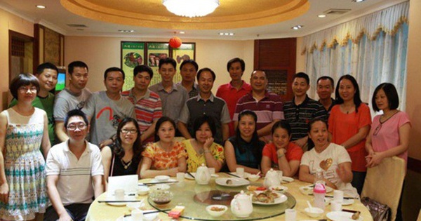 Họp lớp, lớp trưởng thanh toán hết hoá đơn 100 triệu đồng cho cả nhóm: Sáng hôm sau vợ anh nhắn 1 câu khiến ai cũng đứng hình