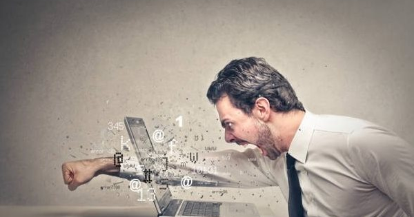 Hiệu ứng tâm lý Technostress: AI học việc trong 15 phút, nhân sự sợ bị bỏ rơi, phải liên tục chứng minh bản thân hữu ích, mệt mỏi hơn cả chạy deadline