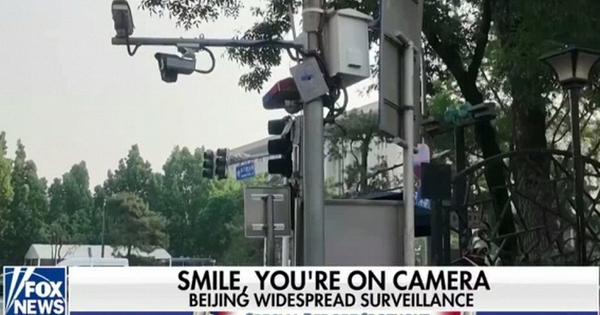 Phóng viên Fox News sang Trung Quốc chưa kịp tác nghiệp tin ông Trump đã bị camera giao thông phạt 40 USD vì đỗ xe trái phép