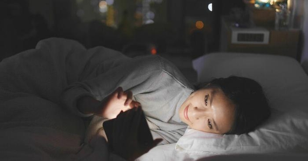 Lời khuyên cho tất cả những ai hay sử dụng điện thoại trước khi ngủ