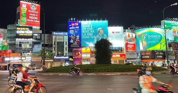Toàn dân tiết kiệm điện: Bộ Công Thương yêu cầu tắt bớt biển quảng cáo, DN sản xuất lớn phải bố trí ca kíp tránh giờ cao điểm