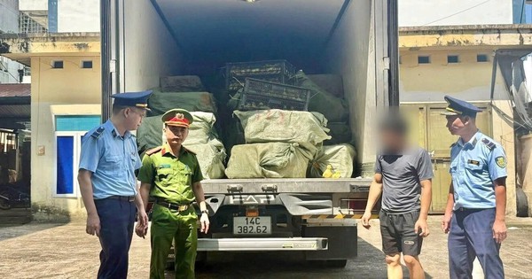 Phát hiện xe tải màu xám lạ, công an Việt Nam lập tức theo dõi giám sát