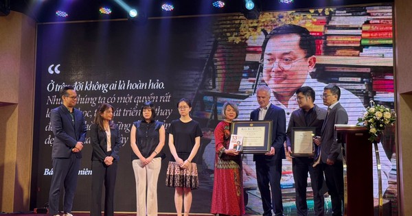 Ông Hoàng Nam Tiến được trao bằng Tiến sĩ danh dự từ đại học Mỹ
