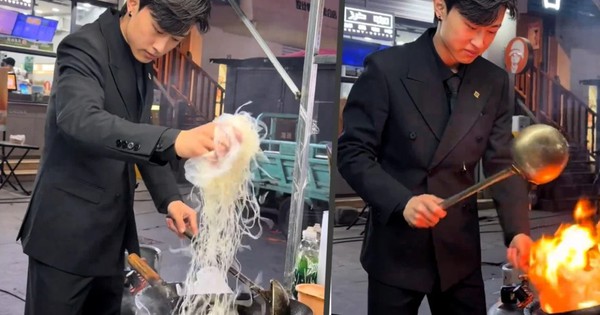 Bán cơm rang ở chợ kiếm 200 triệu mỗi tháng nhờ đẹp trai