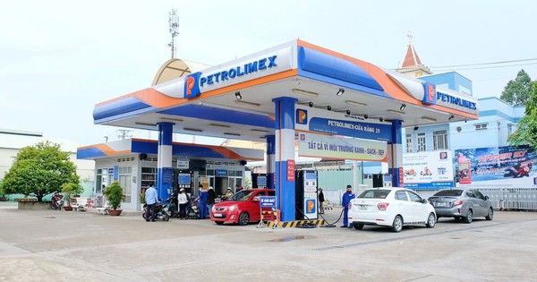 Cổ phiếu PLX “bốc hơi” gần 40% từ đỉnh: Cơ hội “bắt đáy” hay rủi ro vẫn còn phía trước?