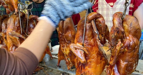 Tiệm vịt quay ở TP.HCM bỏ túi cả trăm triệu đồng mỗi ngày dịp 30/4 - 1/5