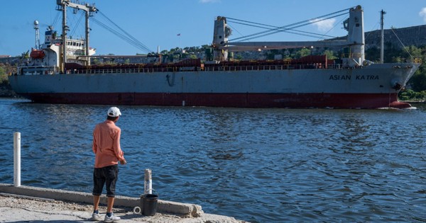 Sau tàu dầu Nga, Cuba lại chứng kiến tàu chở hơn 1.700 tấn hàng viện trợ cập bến Havana, không phải từ Mỹ hay Iran