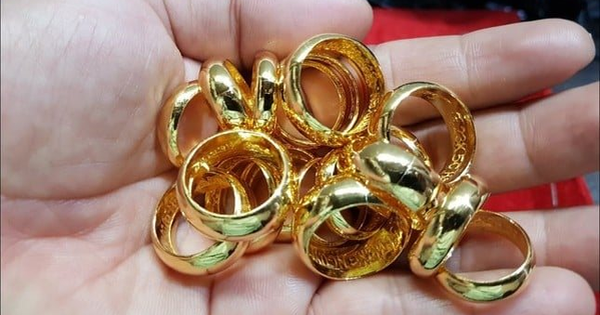 Giá vàng rớt thảm, nhiều người 
