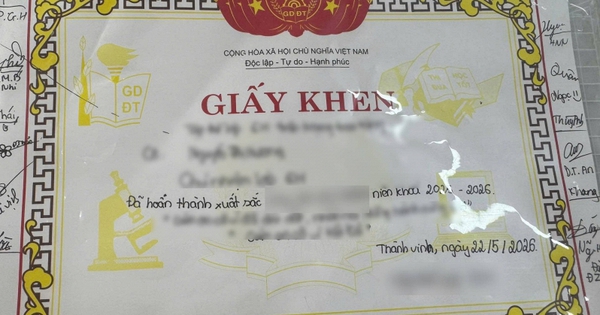 Tờ giấy khen cuối năm đang khiến gần 7000 người xúc động lúc này: Nếu tôi nhận được, nhất định sẽ bật khóc!