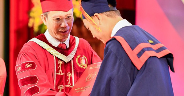 Cựu nam sinh vừa được bổ nhiệm làm Giám đốc ĐH Bách khoa Hà Nội có gì đặc biệt?