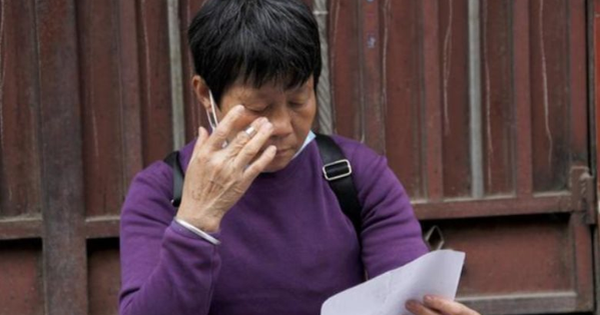 Ra ngân hàng rút 1,9 tỷ đồng tiền tiết kiệm để mua nhà, cụ bà 70 tuổi bị tòa án gửi giấy triệu tập, ngân hàng khẳng định: “Phải hoàn trả lại tiền”