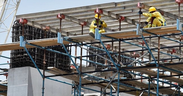 Quốc gia cấm người lao động làm việc ngoài trời giữa trưa để tránh nắng nóng