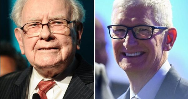 Lãi ròng 150 tỷ USD từ Apple, Warren Buffett bất ngờ tri ân CEO Tim Cook: Anh ấy kiếm kiếm tiền giỏi hơn cả tôi!