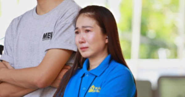Nữ MC nổi danh bật khóc nói thẳng: 