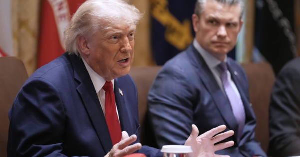 Iran nhắc tới 12 tỉ USD; ông Donald Trump cứng rắn
