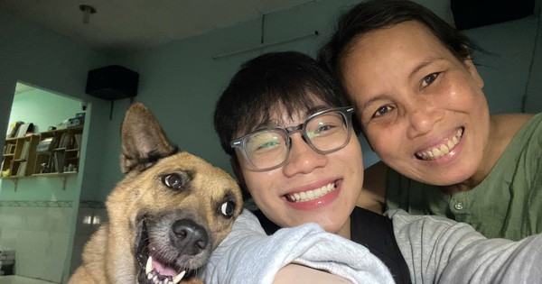 Một bức ảnh, 3 nụ cười và 20 năm cùng mẹ đi qua bệnh tật: Câu chuyện của Nguyễn Minh Nhật khiến cộng đồng mạng muốn về nhà lập tức!