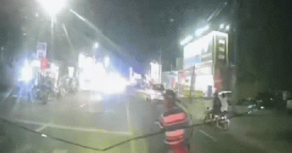 Đánh 2 người dân bị thương rồi chặn đường, truy đuổi xe cứu thương suốt 10km: Clip gây bức xúc
